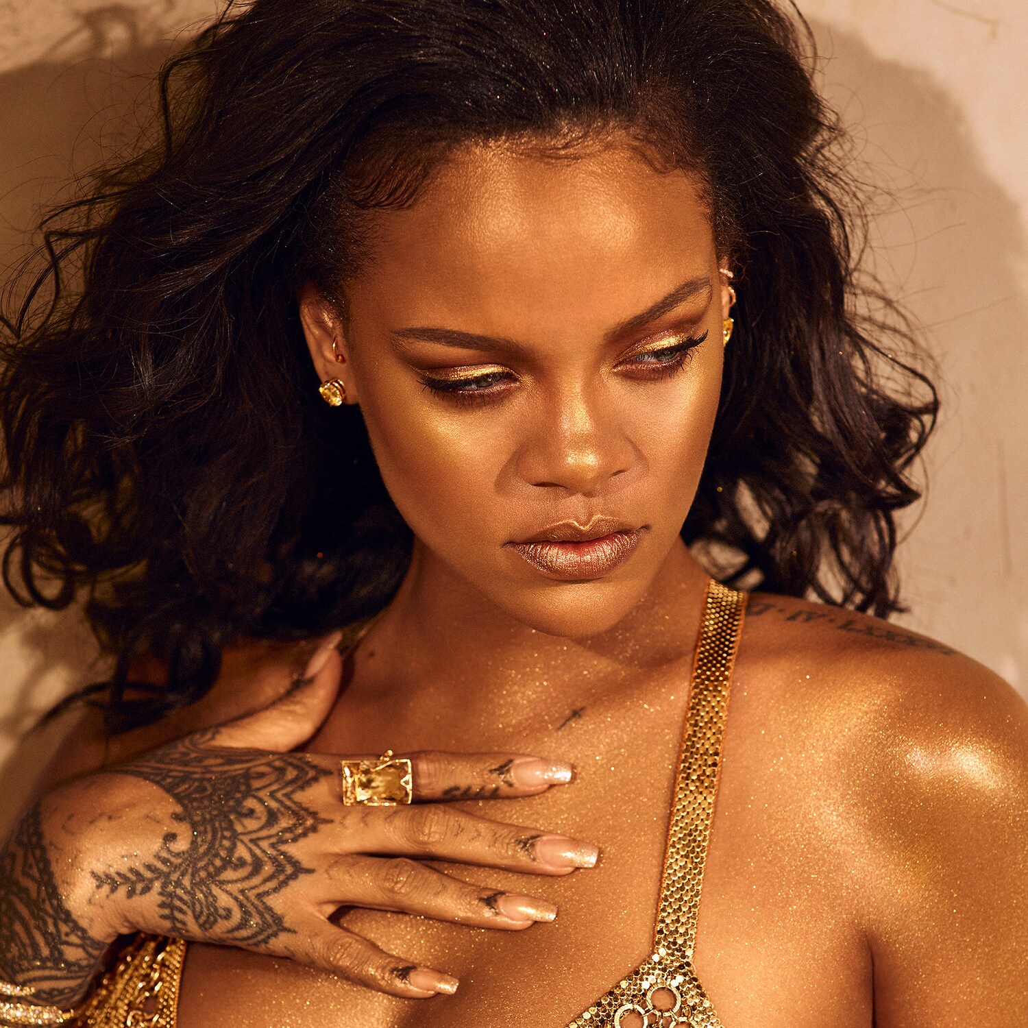 rihanna body shimmer